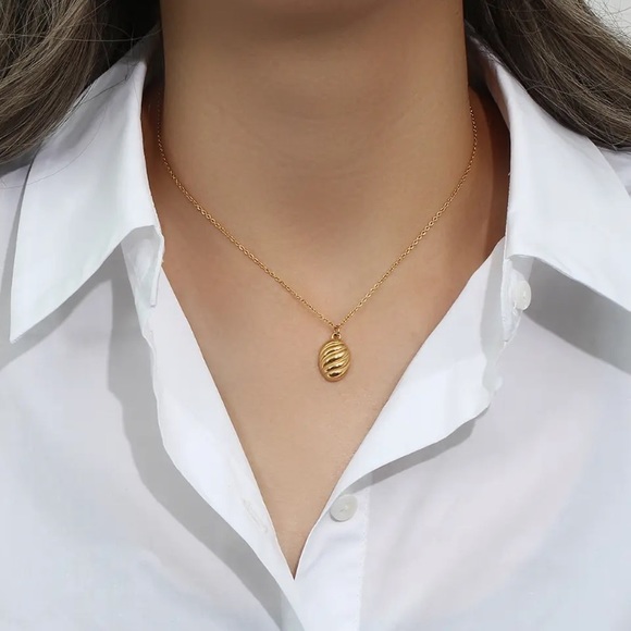 ⚜️[𝟯/$𝟮𝟴]⚜️NEW Textured Charm Stainless Steel Necklace - Picture 11 of 16